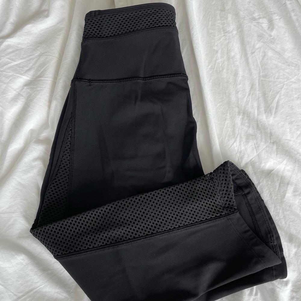 Lululemon cropped leggings. Size 6
